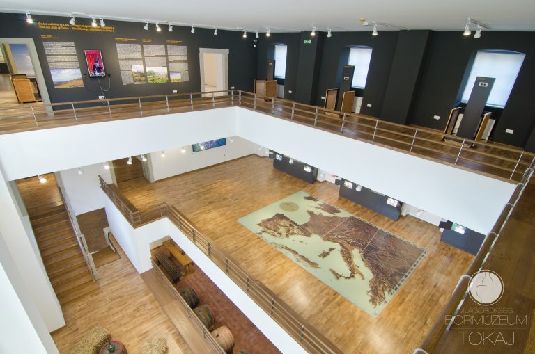 A tokaji Világörökségi bormúzeum belső tere